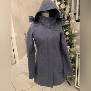Cloudveil soft-shell trench